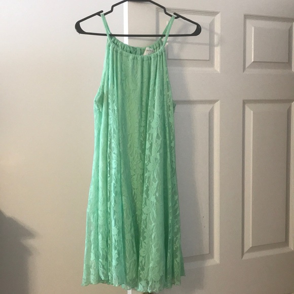 Lace dress - Picture 3 of 4